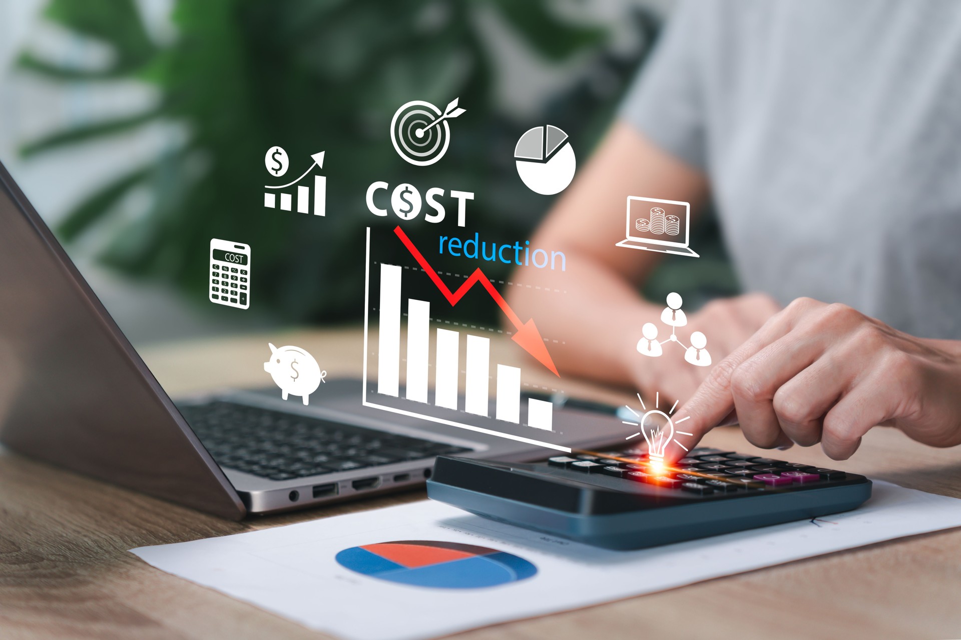 Concepto de reducción de costos, estrategia comercial y gestión de proyectos, mujeres que planean reducir costos, gestión financiera, objetivo, buena calidad, control de costos, recesión global, plan para el éxito